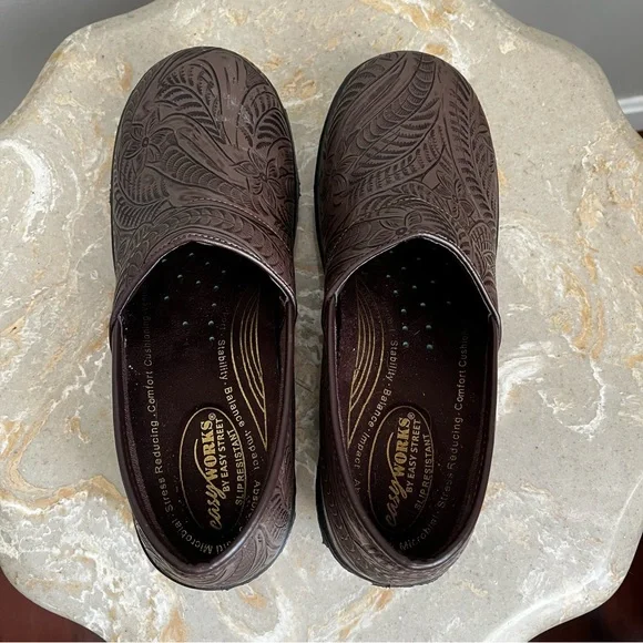 Easy Works Lyndee Women’s 9 Clog Brown Slip Resistant Work Shoe Floral Design - Picture 6 of 11